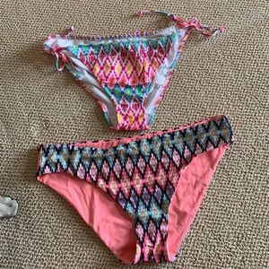VICTORIAS SECEET SWIM BUNDLE